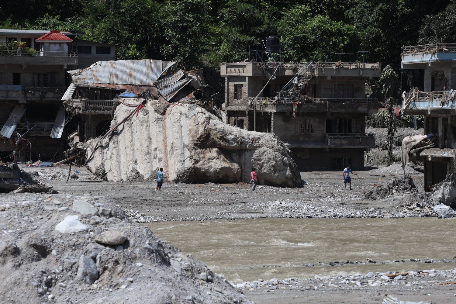Cover from Nepali Times: Stop calling the Nepal flood a ‘Himalayan Tsunami’ - Nepali Times